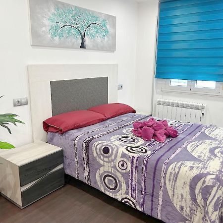 Apartamento NUEVO: 8 minutos ayuntamiento, 10 catedral, WIFI Oviedo Exterior foto