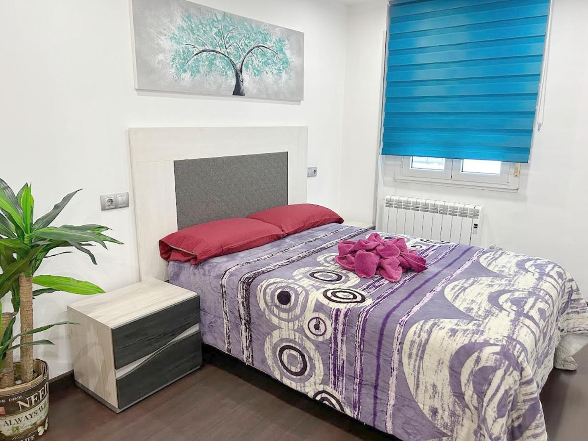 Apartamento NUEVO: 8 minutos ayuntamiento, 10 catedral, WIFI Oviedo Exterior foto