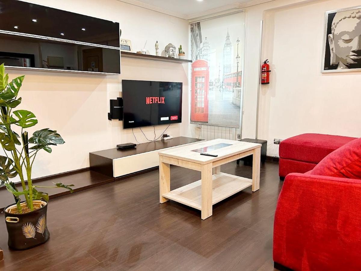 Apartamento NUEVO: 8 minutos ayuntamiento, 10 catedral, WIFI Oviedo Exterior foto