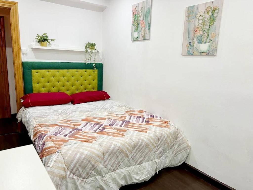 Apartamento NUEVO: 8 minutos ayuntamiento, 10 catedral, WIFI Oviedo Exterior foto